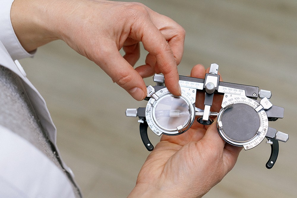visiting eye doctor, optometrist, ophthalmologist, eye exam, prescription glasses, eyerim blog